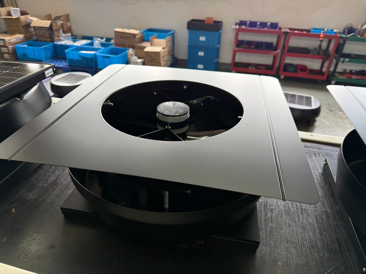 Unidad de extractor solar en línea de producción